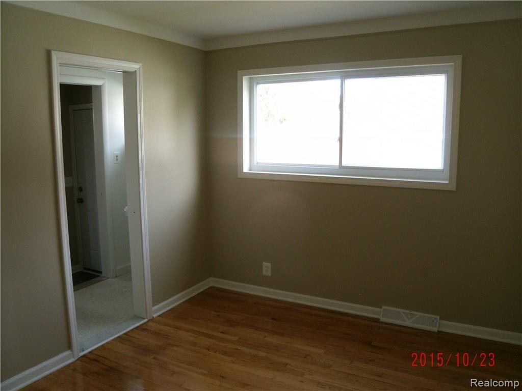 24814 Kelly Road Eastpointe, MI 48021 - Photo 16 of 21 GEDC1660.JPG