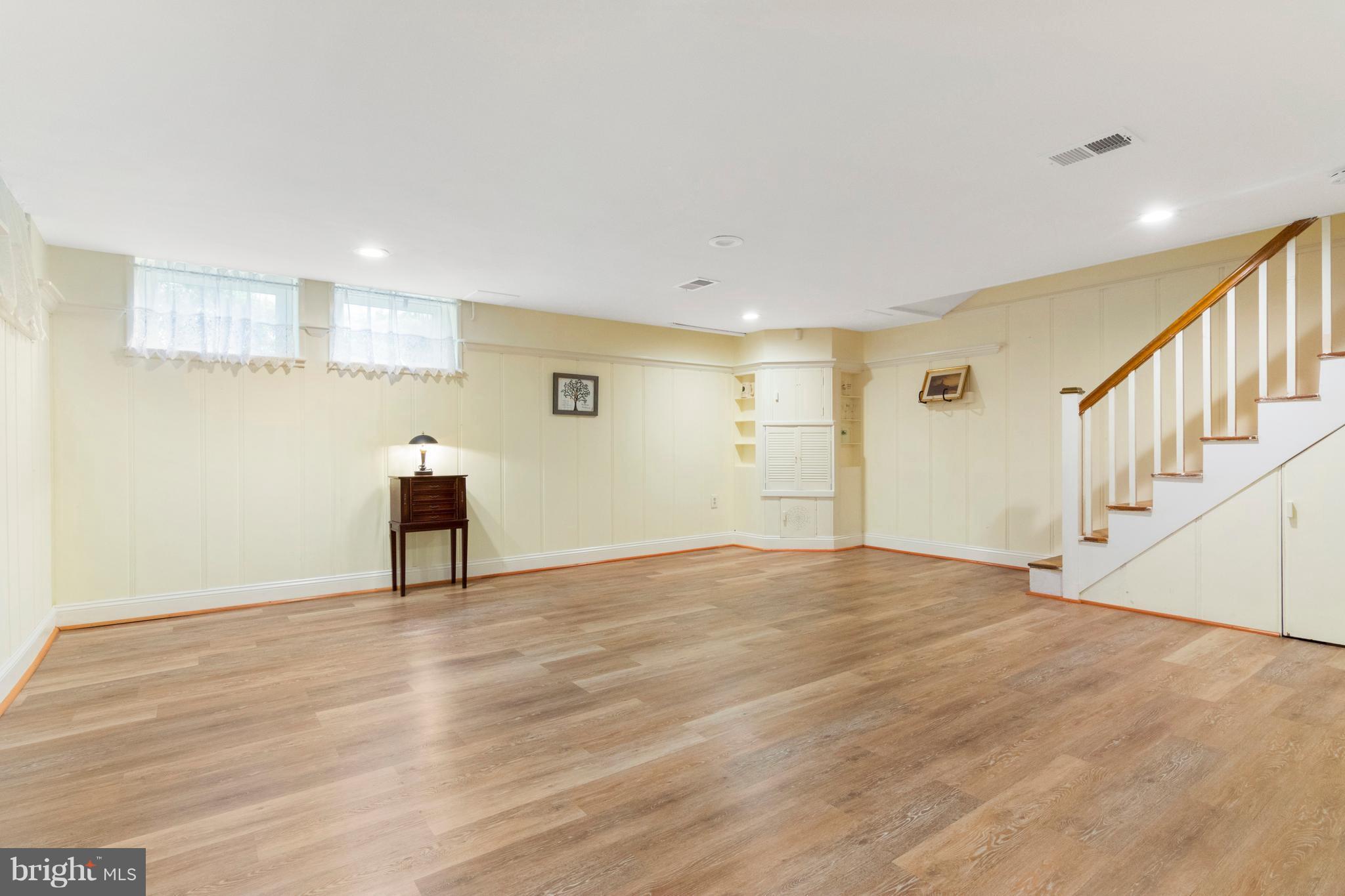 426 Academy Road Baltimore, MD 21228 - Photo 22 of 30 Family Room is bright and airy