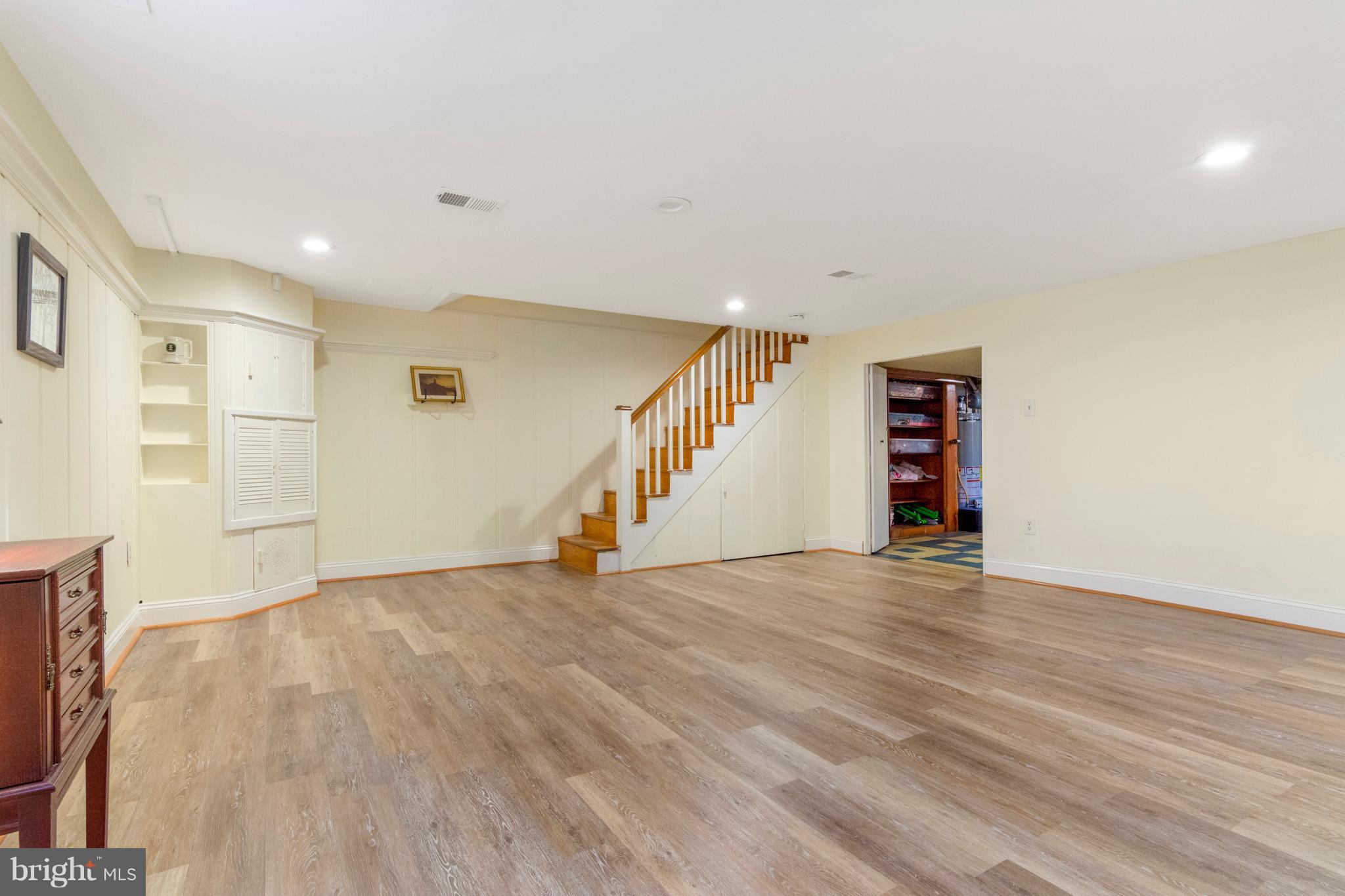 426 Academy Road Baltimore, MD 21228 - Photo 23 of 30 Expansive Family Room