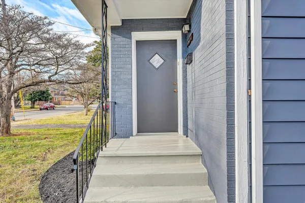 $204,999 | 3203 Roundhill Avenue Northwest, Roanoke, VA 24012