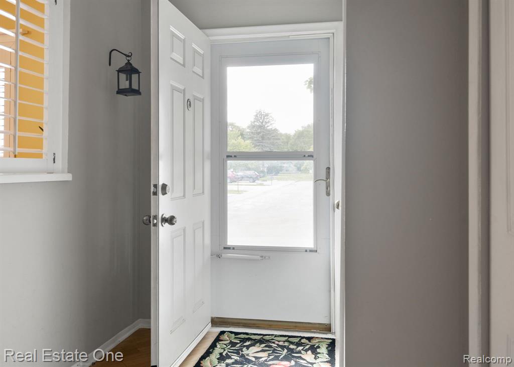 63 Stratford Lane Rochester Hills, MI 48309 - Photo 4 of 30