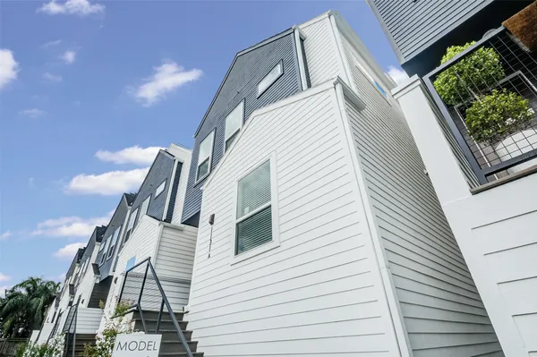 $3,100 | 1131 West 17th Street, Unit A, Houston, TX 77008