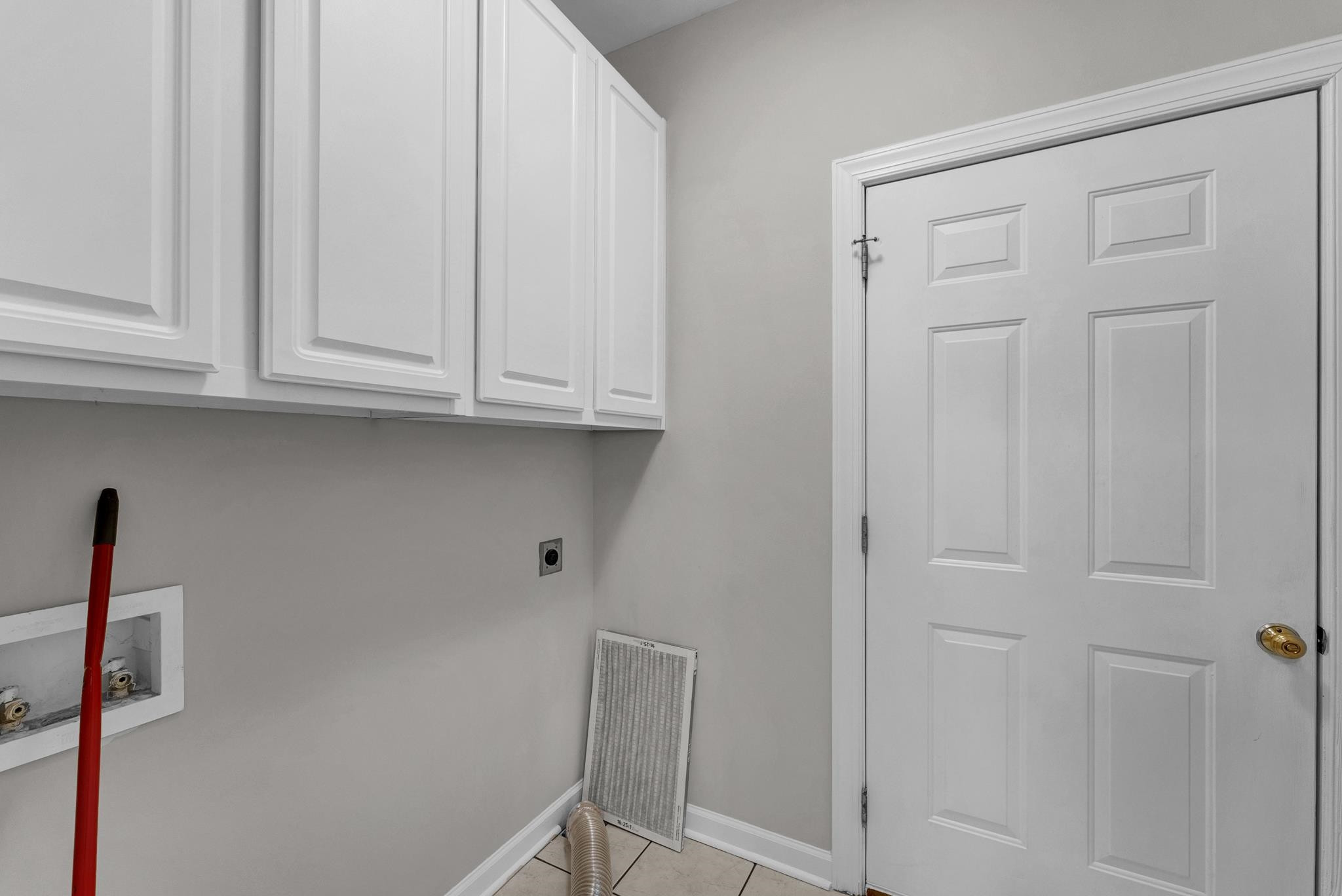 6914 Wexford Woods Trail Raleigh, NC 27613 - Photo 22 of 37 a view of cabinets and wooden floor