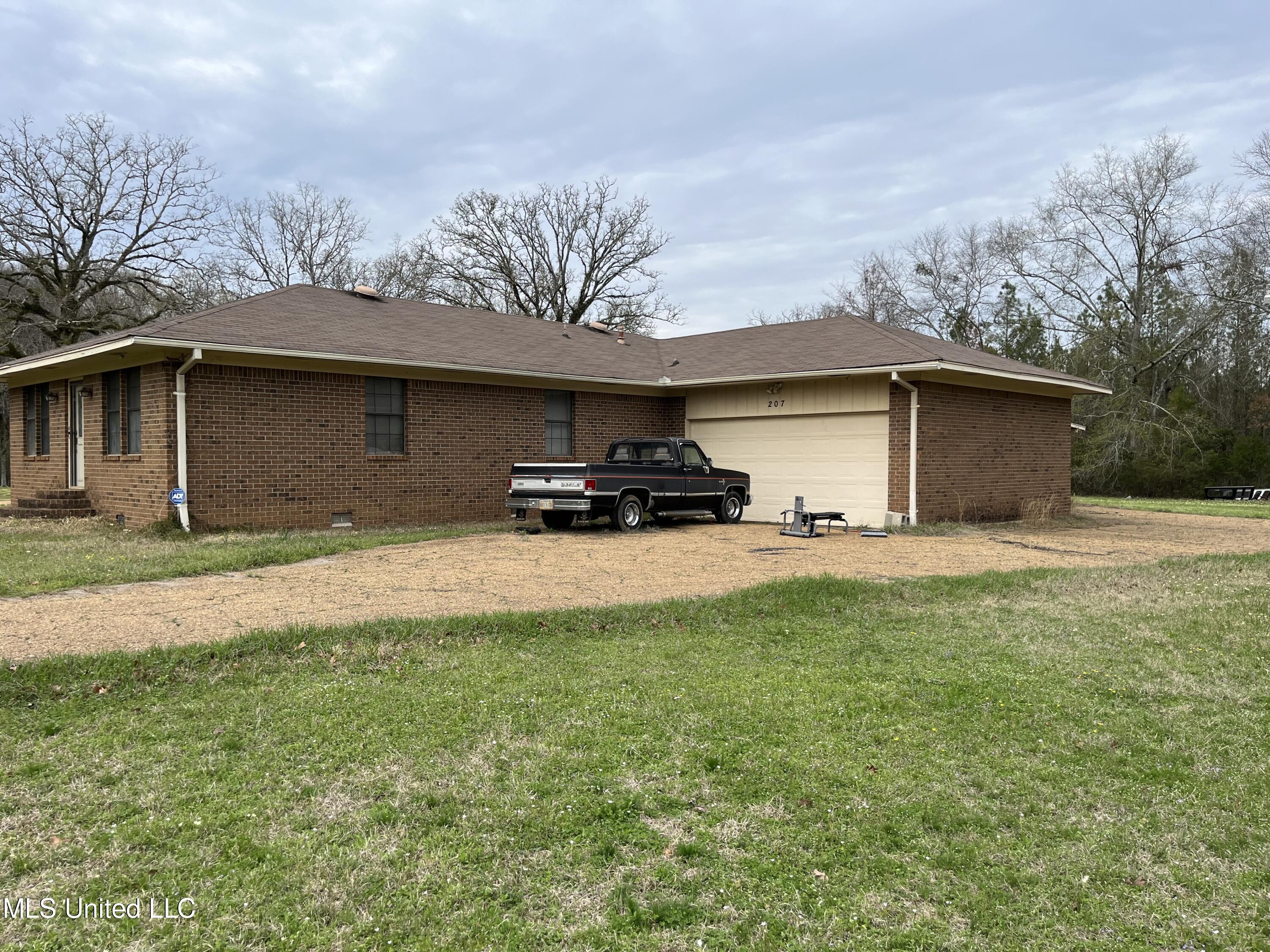 207 Old Whitfield Road Pearl, MS 39208 - Photo 1 of 14 Side View