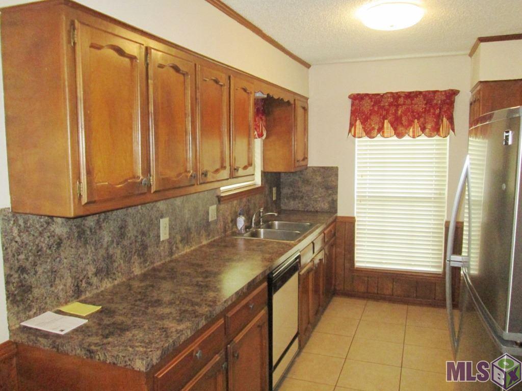 16810 Dahlgren Avenue Baton Rouge, LA 70817 - Photo 4 of 21 Kitchen