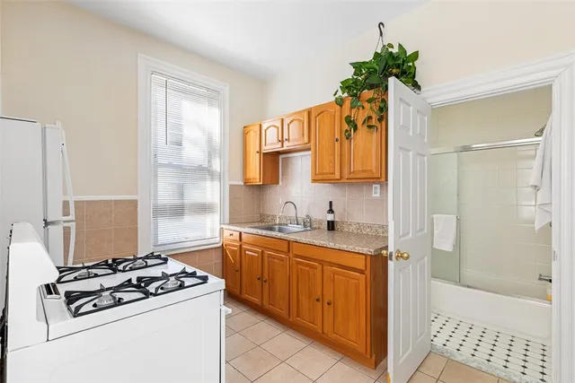 $1,500 | 1402 Westminster Street, Unit 1R, Providence, RI 02909