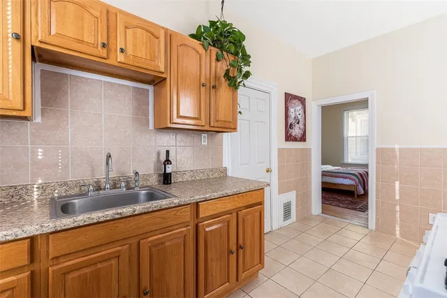 $1,500 | 1402 Westminster Street, Unit 1R, Providence, RI 02909