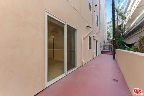 $1,099,999 | 16123 Sunset Boulevard, Unit 101, Pacific Palisades, CA 90272