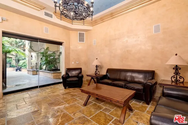 $1,099,999 | 16123 Sunset Boulevard, Unit 101, Pacific Palisades, CA 90272