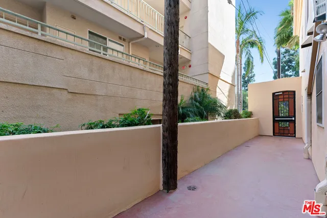 $1,099,999 | 16123 Sunset Boulevard, Unit 101, Pacific Palisades, CA 90272