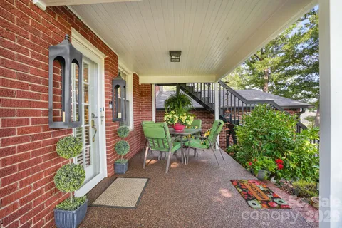 $474,900 | 1520 5th Street Northeast, Hickory, NC 28601