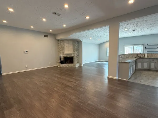$2,149 | 306 Flora Vista Drive, Houston, TX 77598