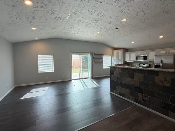 $2,149 | 306 Flora Vista Drive, Houston, TX 77598