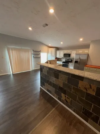 $2,149 | 306 Flora Vista Drive, Houston, TX 77598