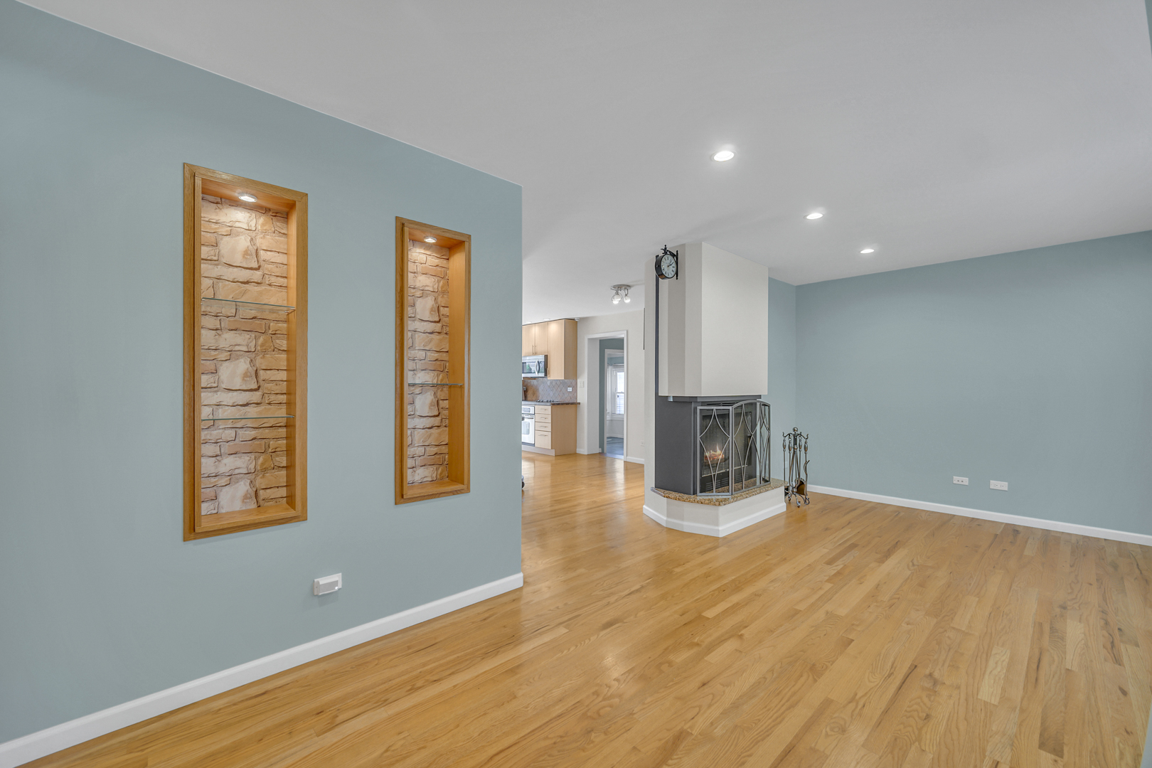 1101 Anthony Road Wheeling, IL 60090 - Photo 4 of 27 Gallery Image 4