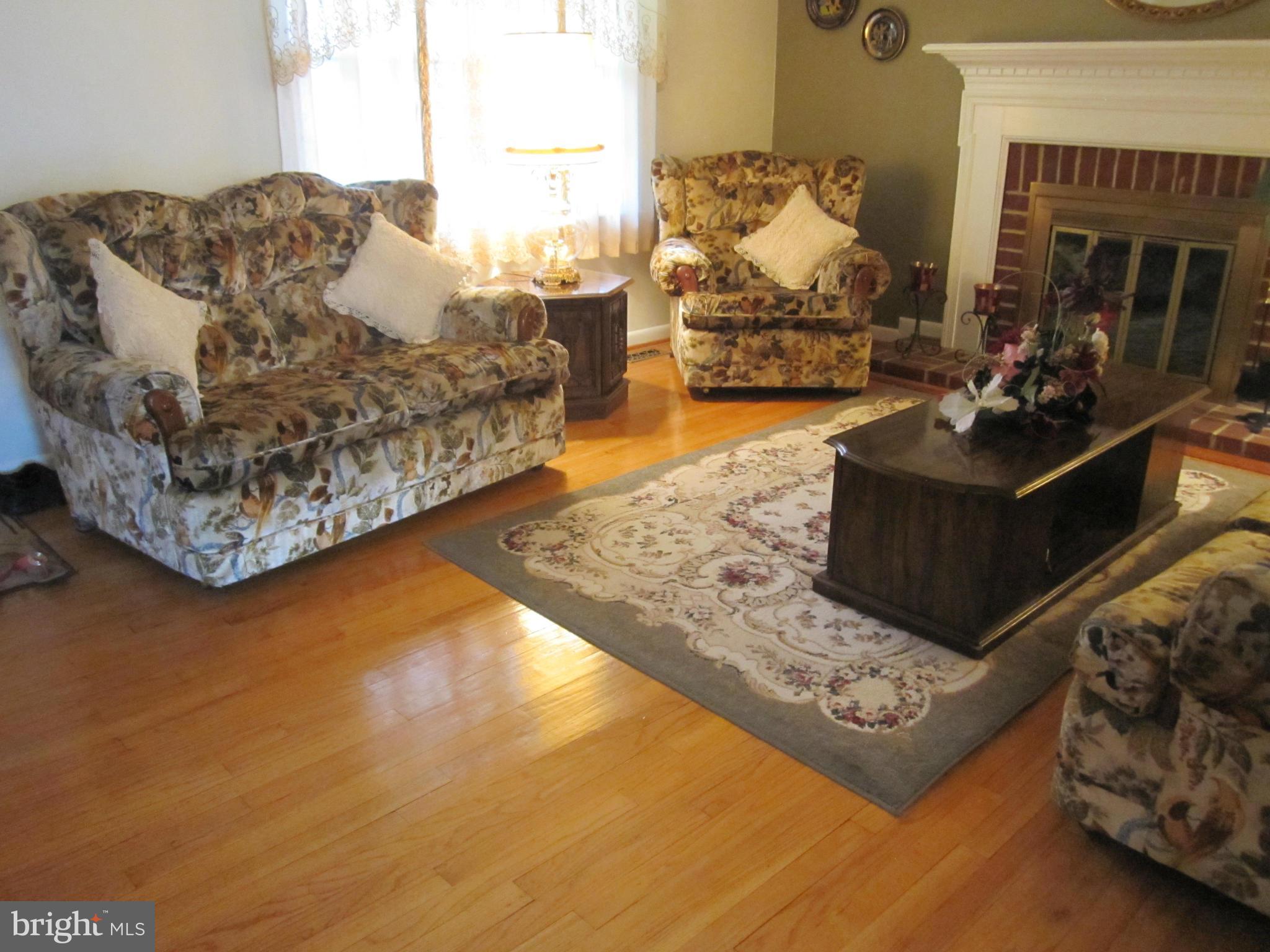 246 Cinder Road Lutherville-Timonium, MD 21093 - Photo 4 of 29 Living Room