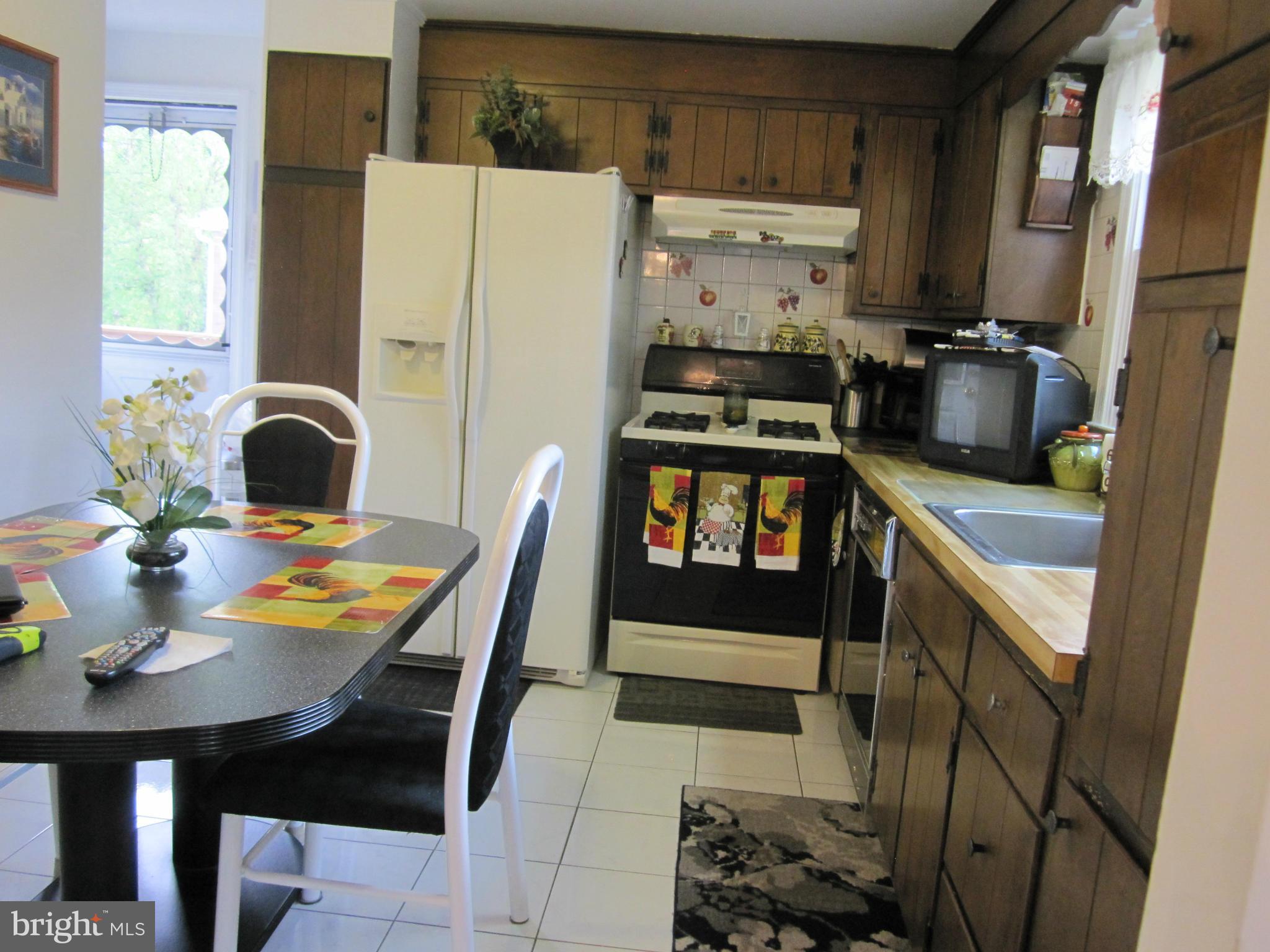 246 Cinder Road Lutherville-Timonium, MD 21093 - Photo 8 of 29 Kitchen