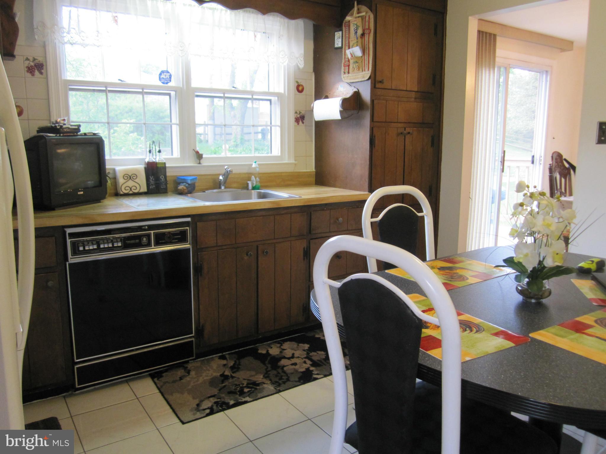 246 Cinder Road Lutherville-Timonium, MD 21093 - Photo 9 of 29 Kitchen