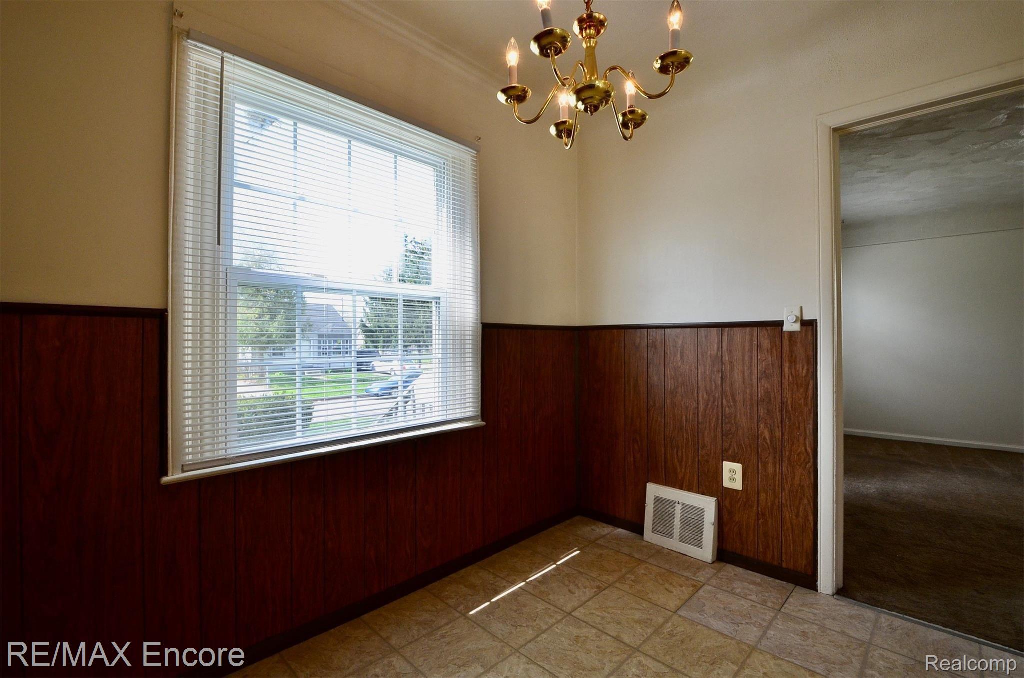 61 East Rutgers Avenue Pontiac, MI 48340 - Photo 17 of 48 A3D29B1E-9D2D-4352-AD64-08425B68EA4A_1_201_a.jpeg