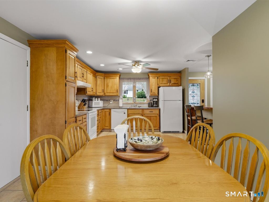 12 Wooding Road Wallingford, CT 06492 - Photo 8 of 40