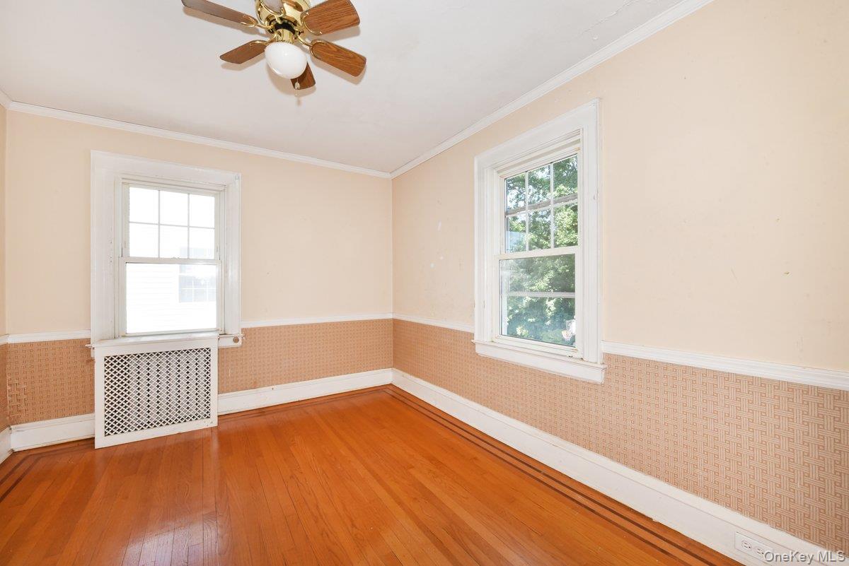 182 Ferncroft Road Mineola, NY 11501 - Photo 17 of 25 Gallery Image 17