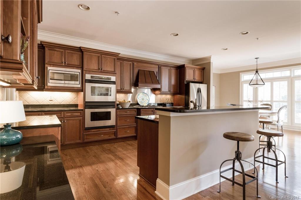523 Queens Road, Unit 523 Charlotte, NC 28207 - Photo 2 of 24 Gallery Image 2