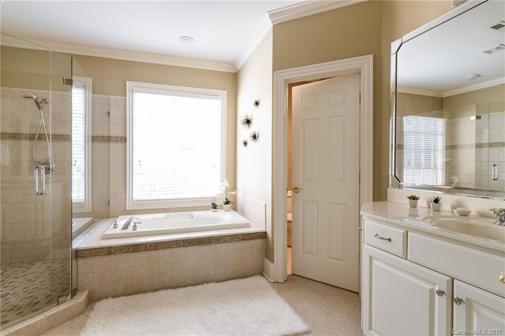 523 Queens Road, Unit 523 Charlotte, NC 28207 - Photo 16 of 24 Gallery Image 16