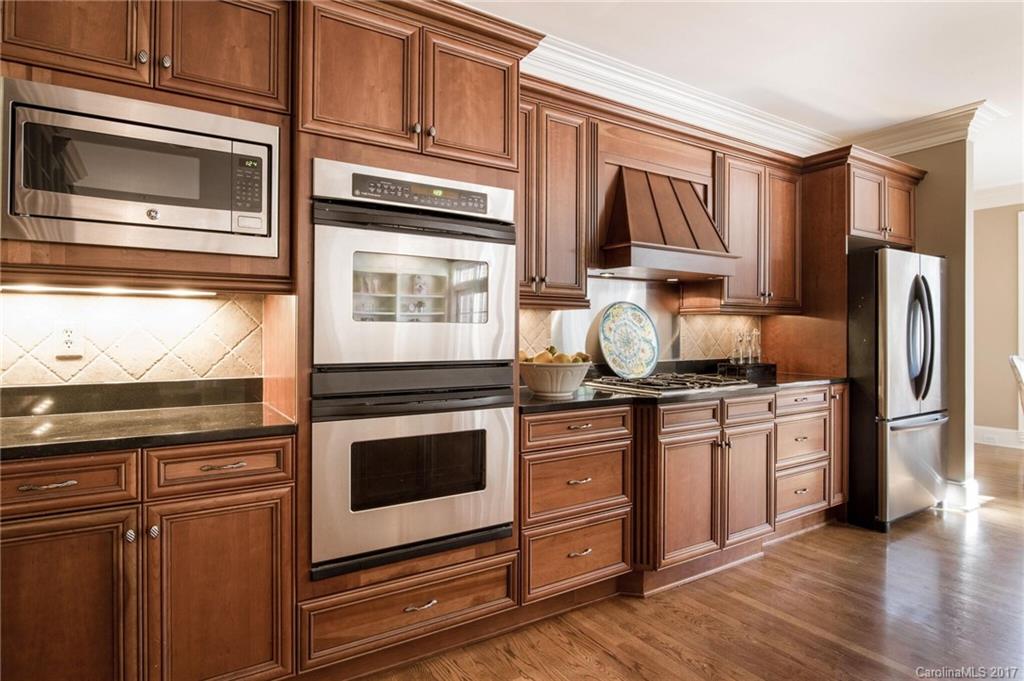523 Queens Road, Unit 523 Charlotte, NC 28207 - Photo 8 of 24 Gallery Image 8