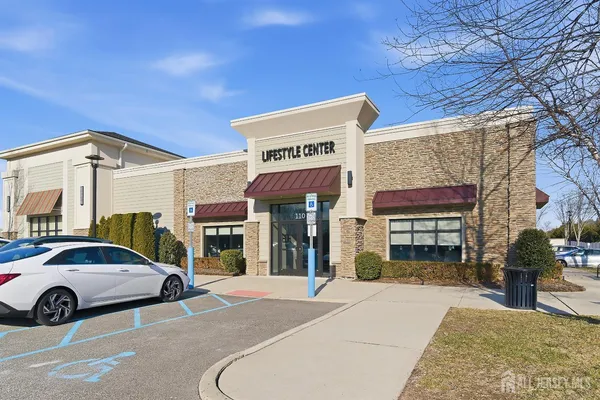 $695,000 | 51 Traditions Place, Monroe Township, NJ 08831