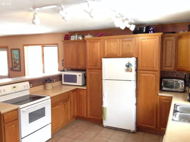 10264 West Stanley Road Flushing, MI 48433 - Photo 6 of 19 21111438-5.JPG