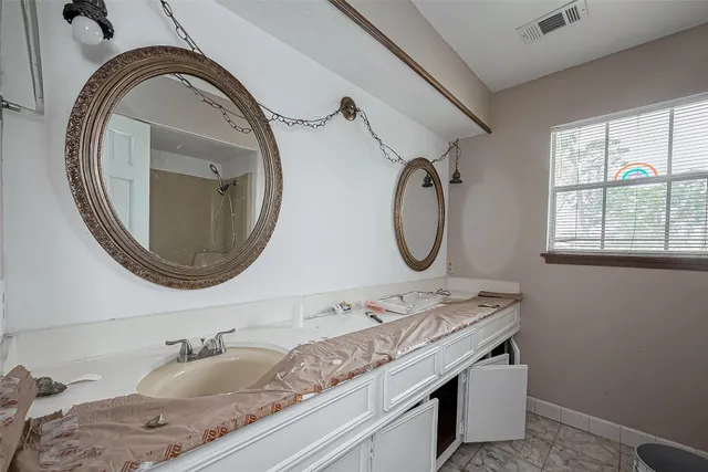 $375,000 | 811 Loire Lane, Houston, TX 77090