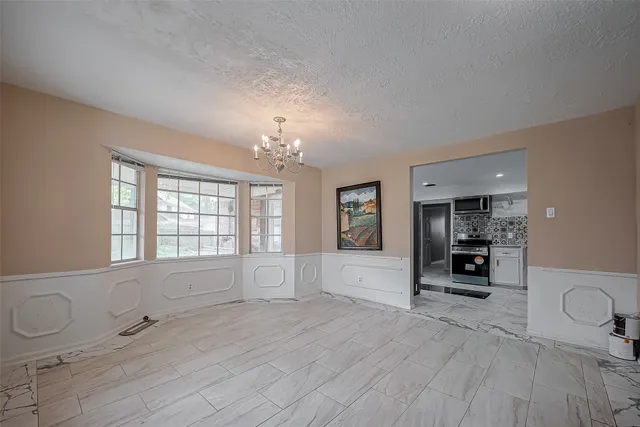 $375,000 | 811 Loire Lane, Houston, TX 77090