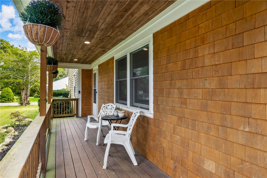 727 E Road Tiverton, RI 02878 - Photo 4 of 41