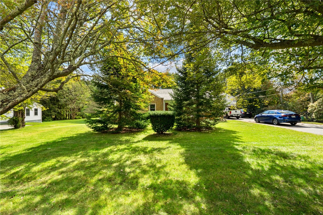 727 E Road Tiverton, RI 02878 - Photo 8 of 41