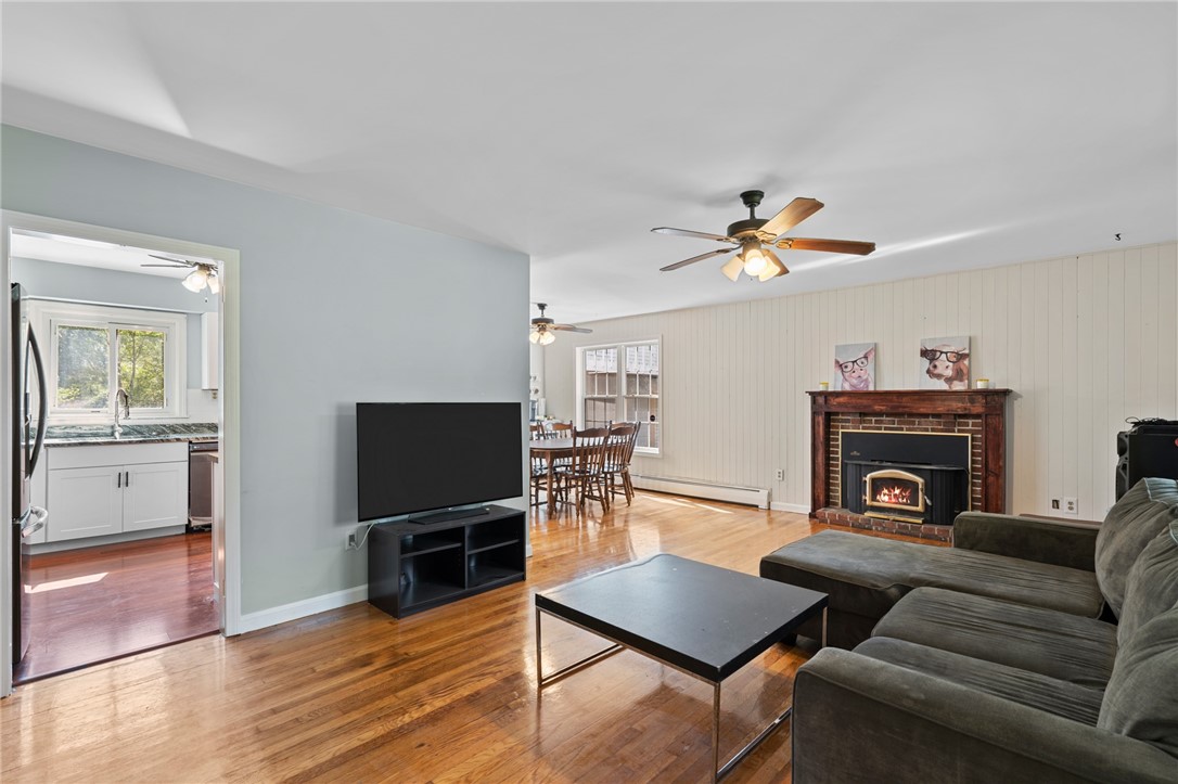 727 E Road Tiverton, RI 02878 - Photo 9 of 41