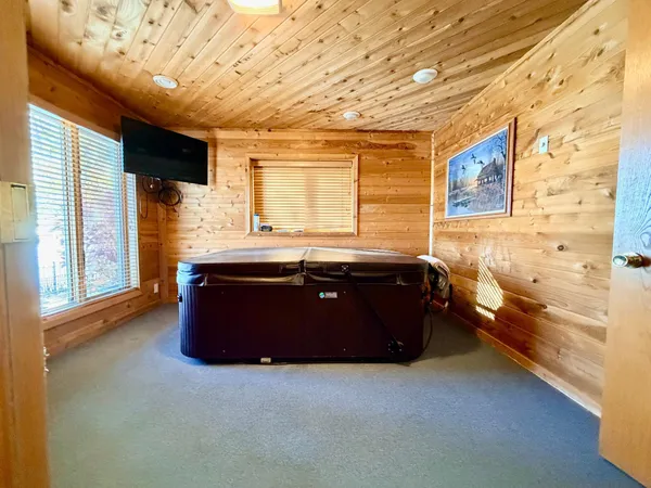 $649,000 | 6 Edgewater Road, Slayton, MN 56172