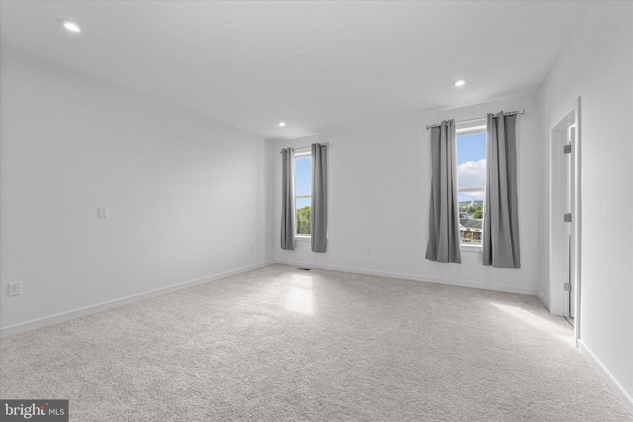 46207 Woodpecker Square Sterling, VA 20165 - Photo 17 of 37 an empty room with windows and closet
