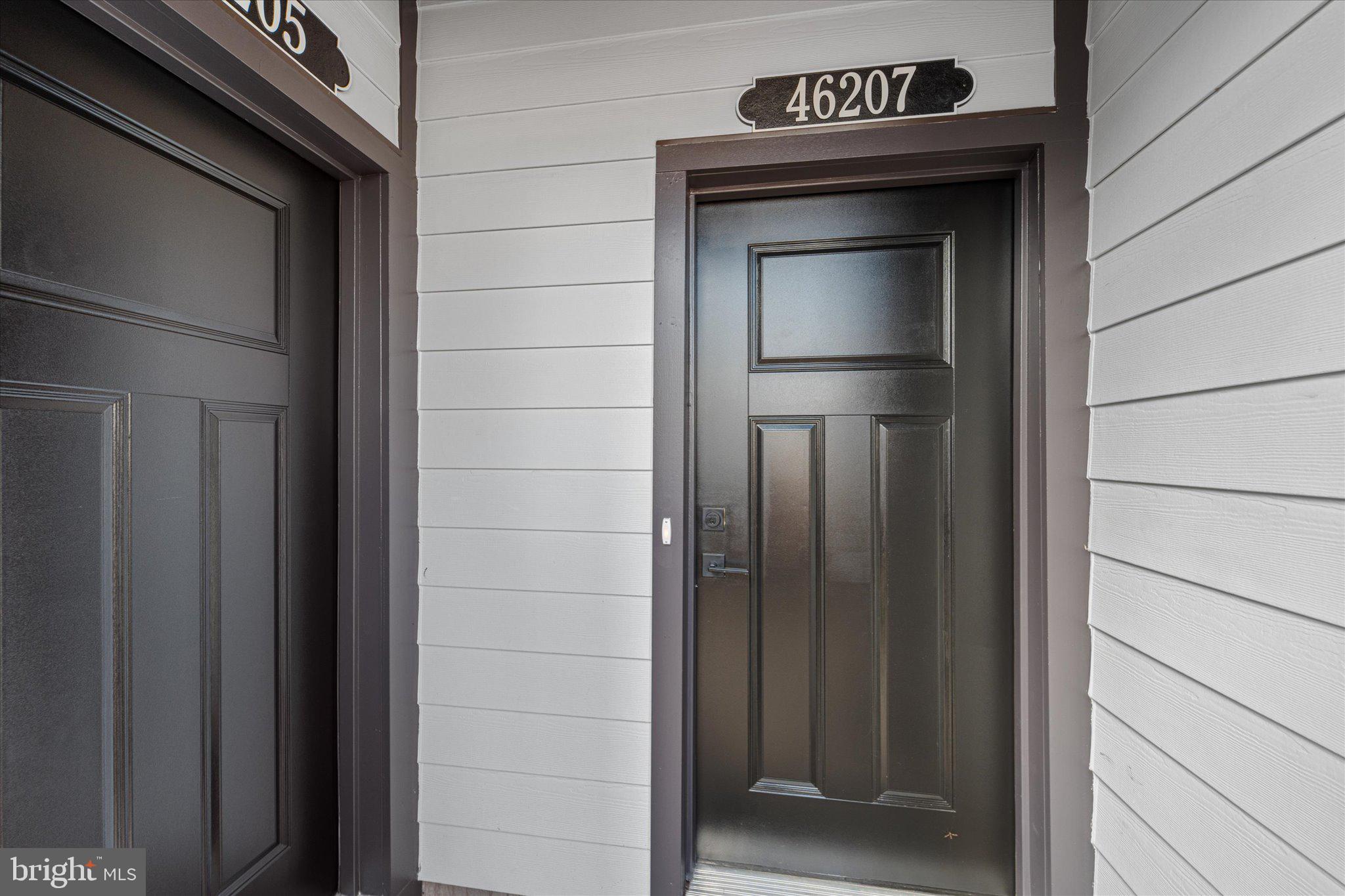 46207 Woodpecker Square Sterling, VA 20165 - Photo 2 of 37 a close view of kitchen