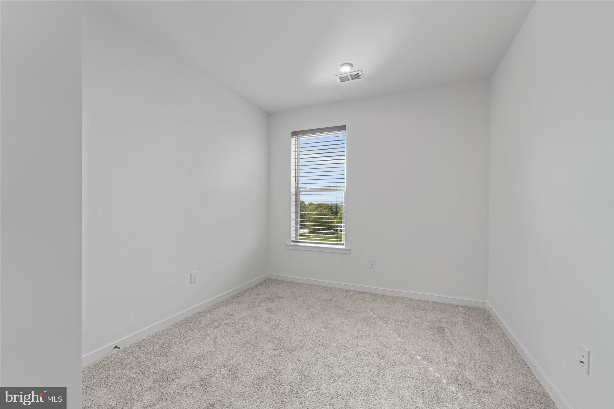 46207 Woodpecker Square Sterling, VA 20165 - Photo 22 of 37 an empty room with a window