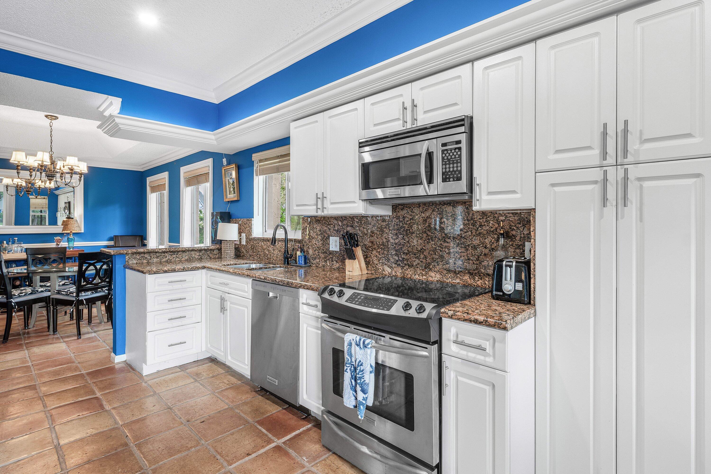 23140 Island View, Unit 1 Boca Raton, FL 33433 - Photo 8 of 22 Kitchen