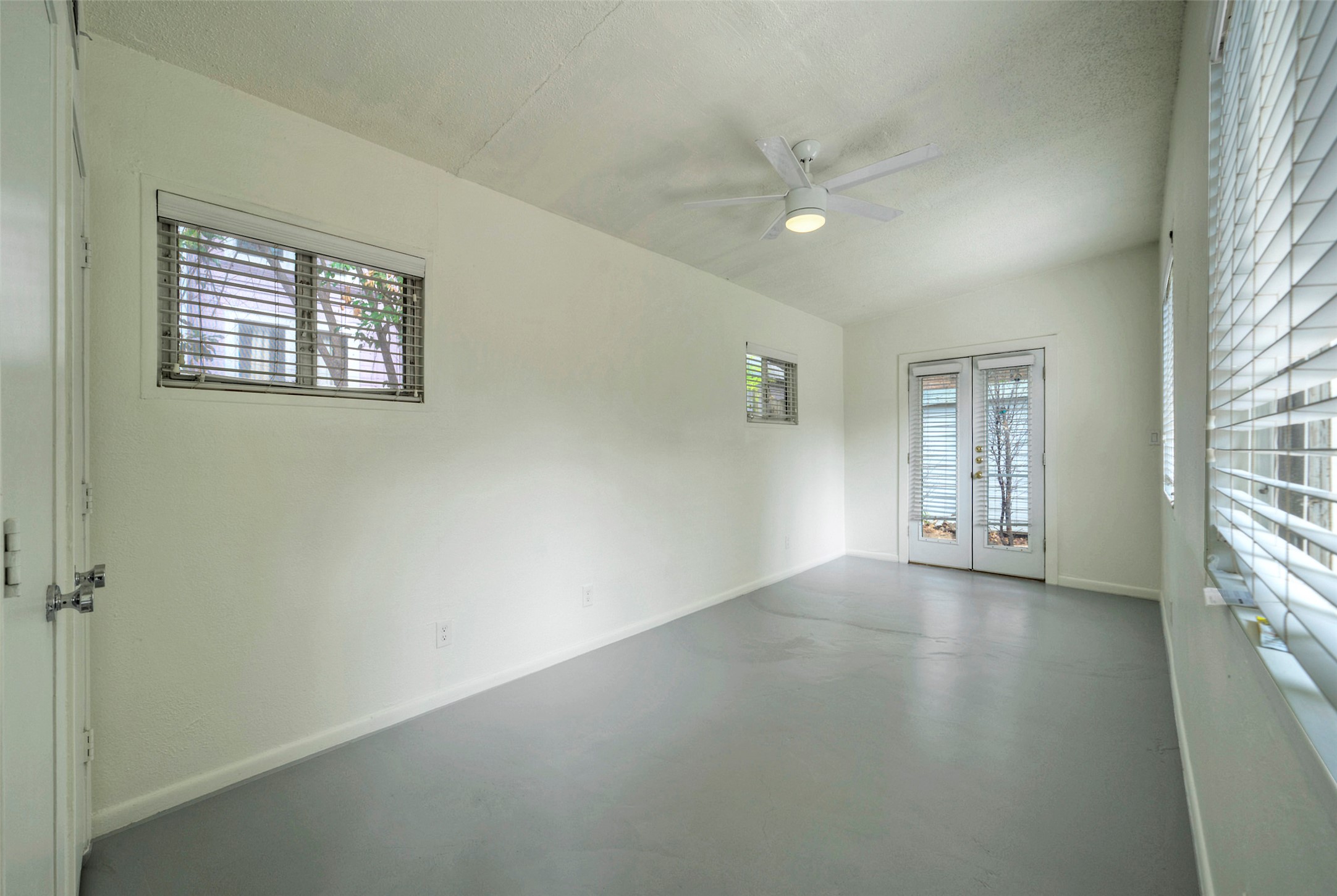1803 Pearl Street Austin, TX 78701 - Photo 18 of 33 an empty room with windows and closet