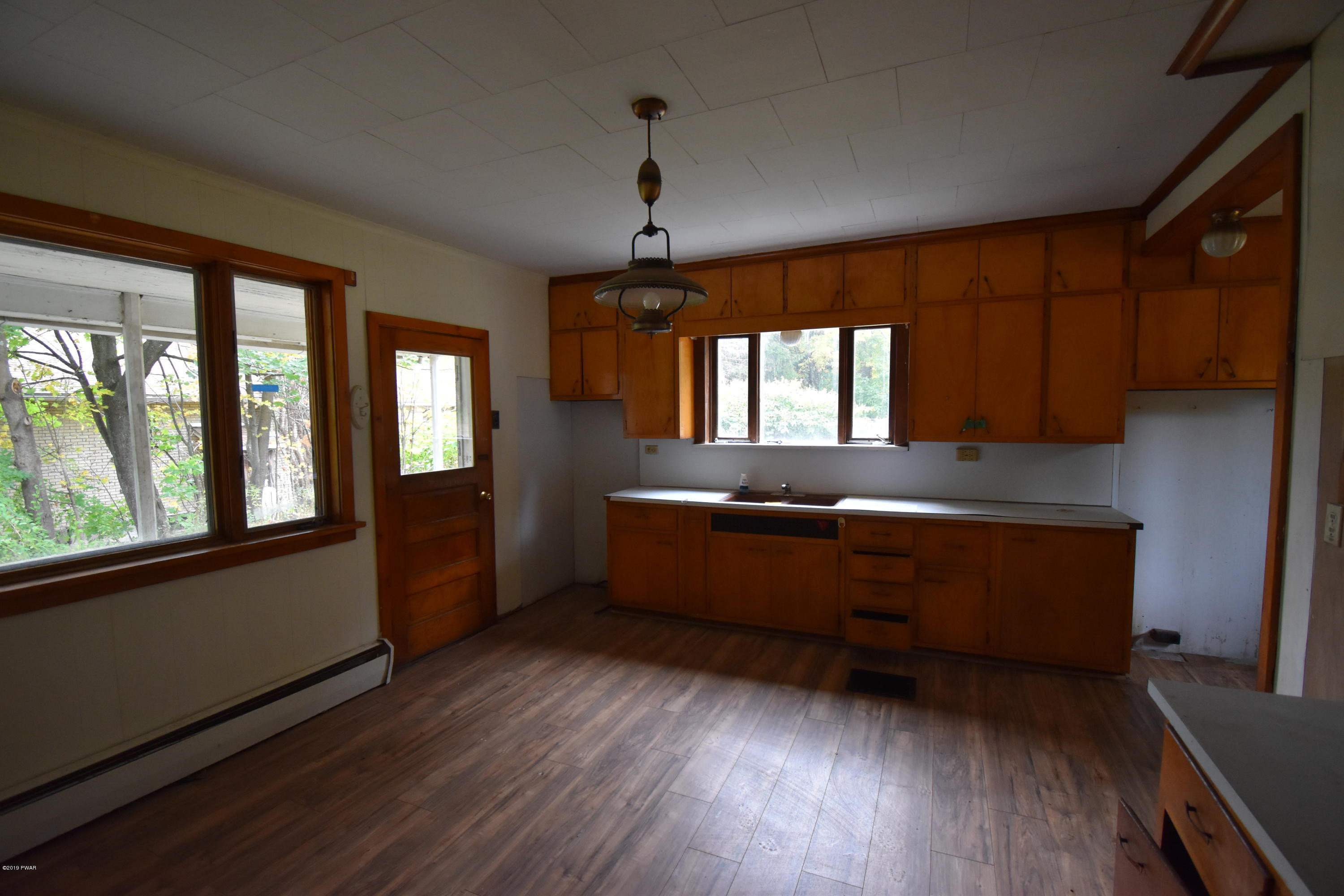 147 Gravity Road Lake Ariel, PA 18436 - Photo 7 of 17 kitchen1
