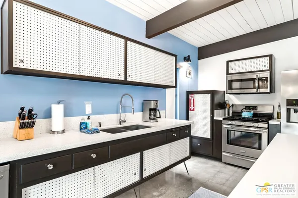 $4,950 | 400 East Glen Circle South, Palm Springs, CA 92262