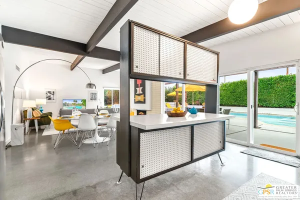 $4,950 | 400 East Glen Circle South, Palm Springs, CA 92262