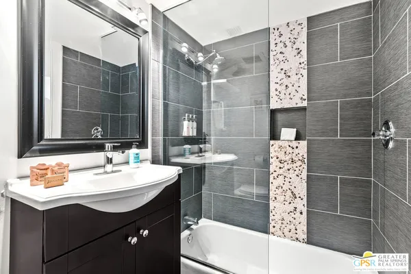 $4,950 | 400 East Glen Circle South, Palm Springs, CA 92262