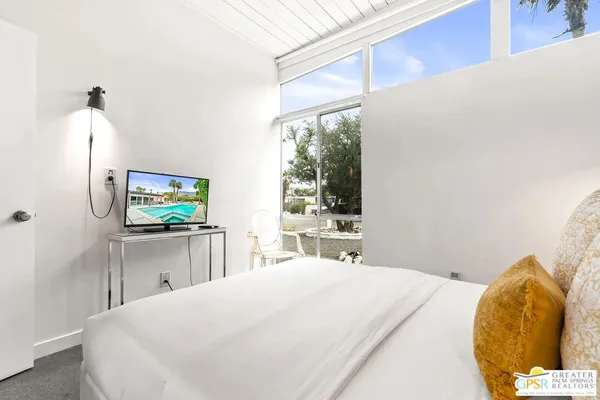 $4,950 | 400 East Glen Circle South, Palm Springs, CA 92262