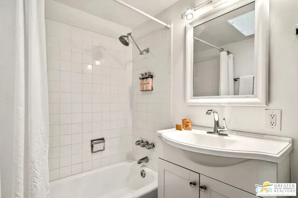 $4,950 | 400 East Glen Circle South, Palm Springs, CA 92262