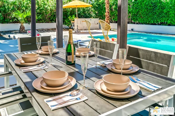 $4,950 | 400 East Glen Circle South, Palm Springs, CA 92262