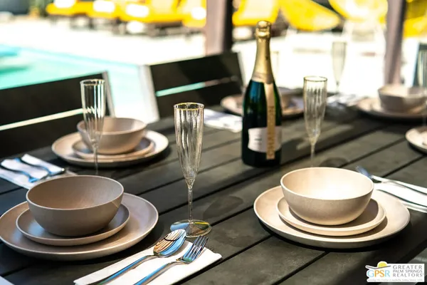 $4,950 | 400 East Glen Circle South, Palm Springs, CA 92262