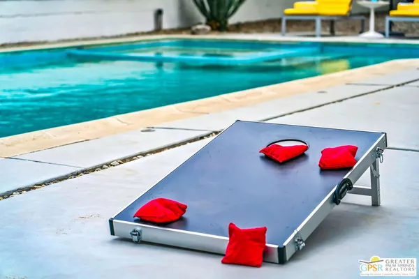 $4,950 | 400 East Glen Circle South, Palm Springs, CA 92262